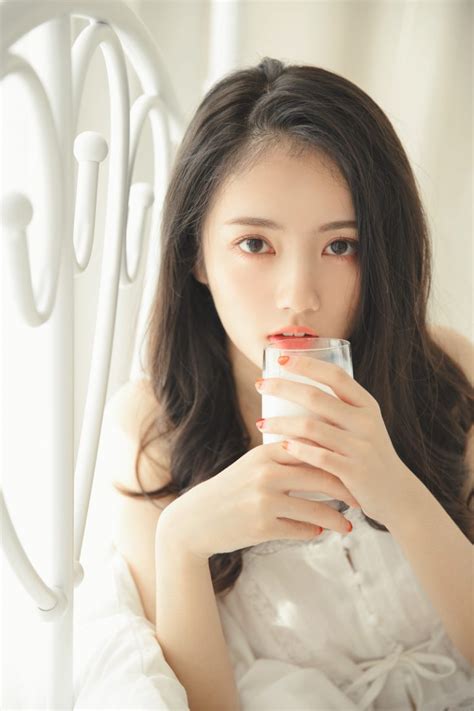 习近平同出席纪念大会的各国嘉宾登上天安门城楼